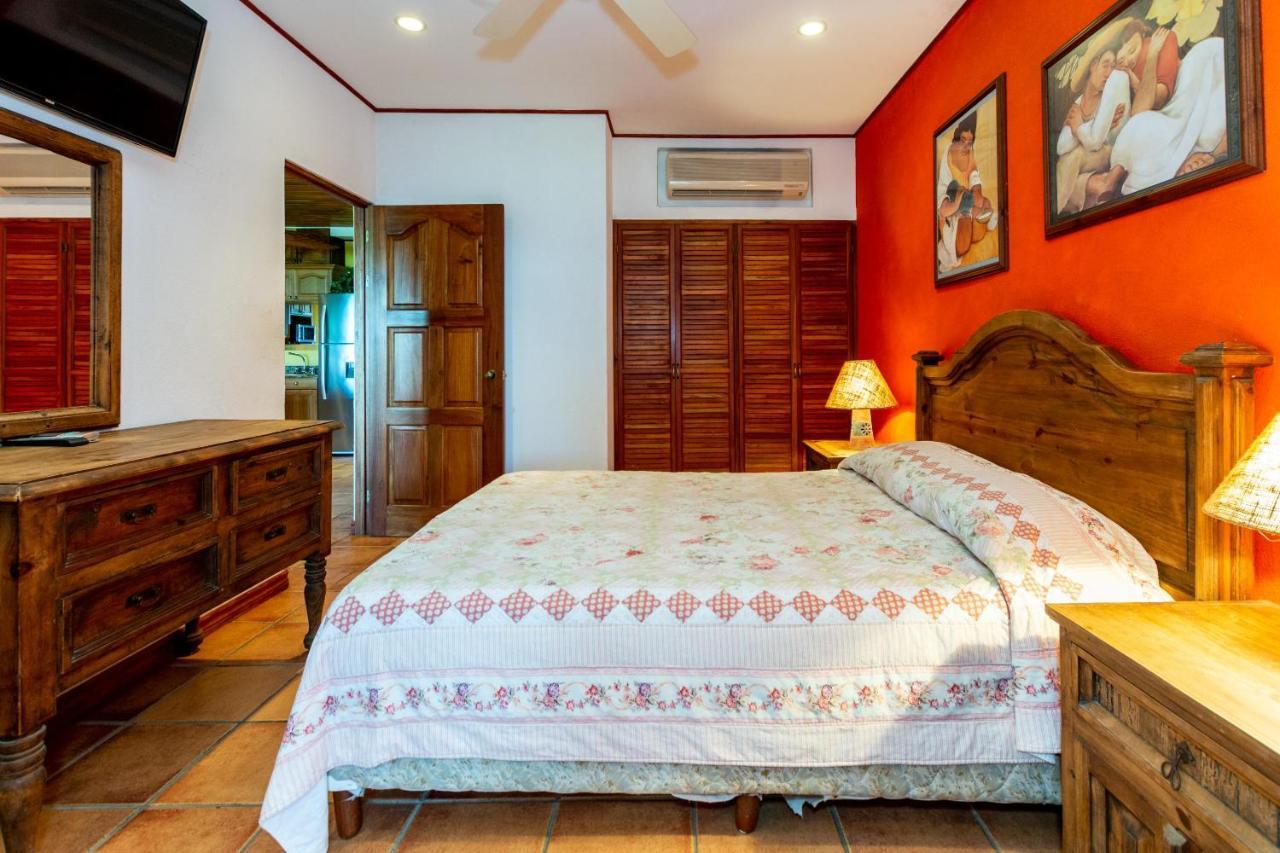 Warm Interiors And Orange Hues On Ground Floor In Front Of Beach Villa Playa Flamingo Exterior foto