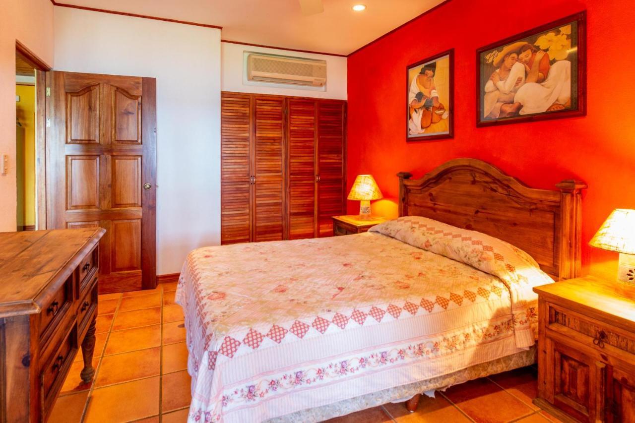 Warm Interiors And Orange Hues On Ground Floor In Front Of Beach Villa Playa Flamingo Exterior foto