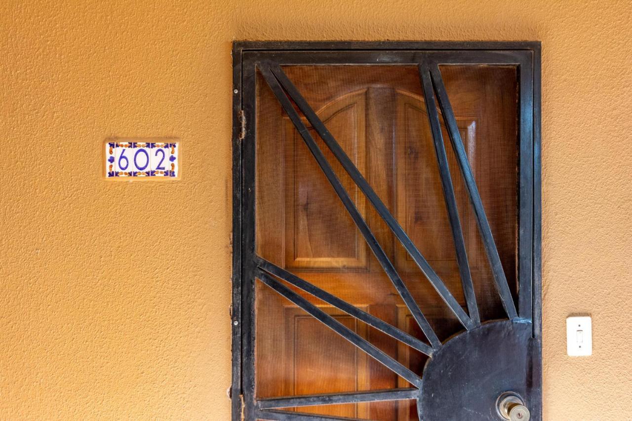 Warm Interiors And Orange Hues On Ground Floor In Front Of Beach Villa Playa Flamingo Habitación foto